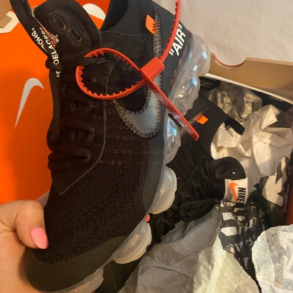 Athletic_Shoes